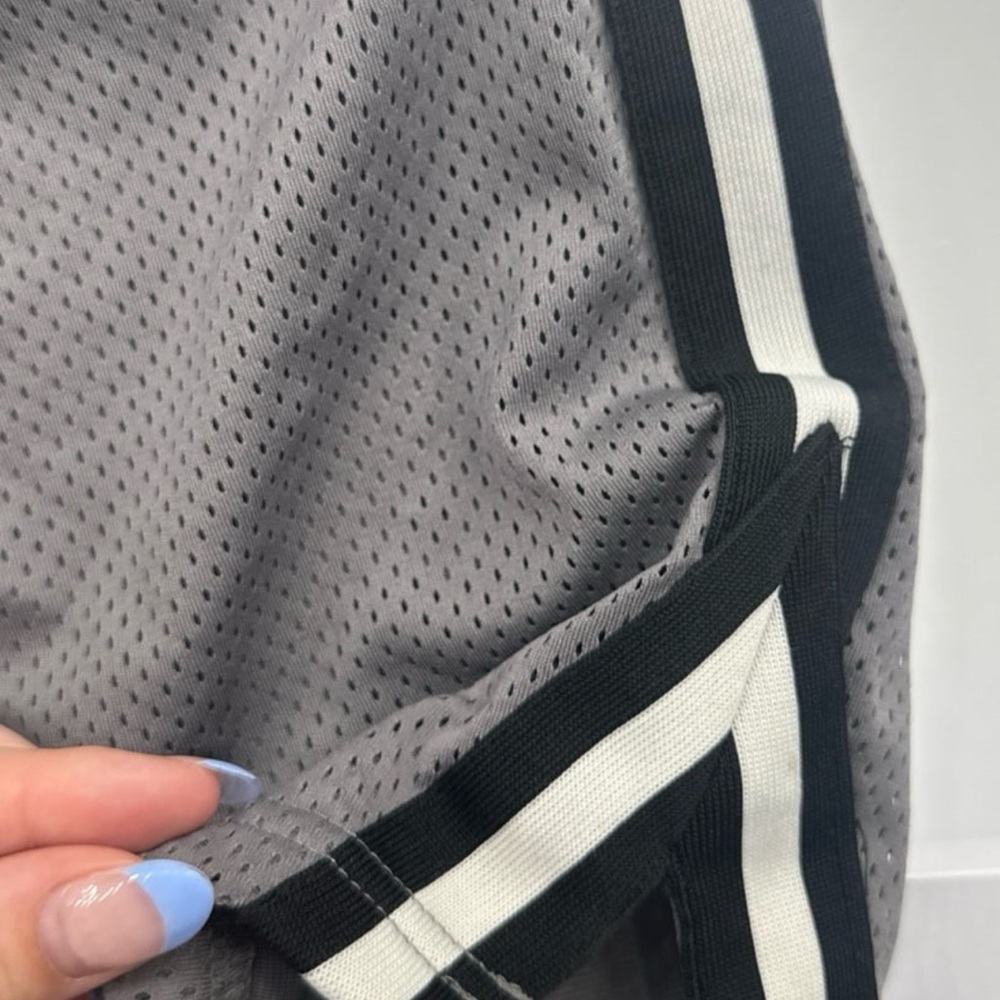 Shorts - Picture 4 of 12
